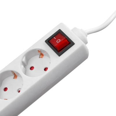 Удлинитель Luazon Lighting, 3 розетки, 10 м, 6 А, 1300 Вт, 3×0.75 мм2, с заземлением, с выключателем, белый