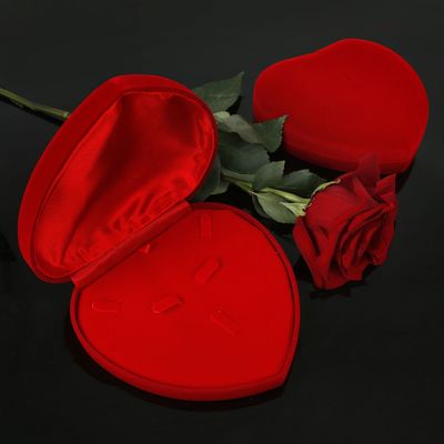 Футляр под набор "Сердце", 15*15*2,5, цвет красный