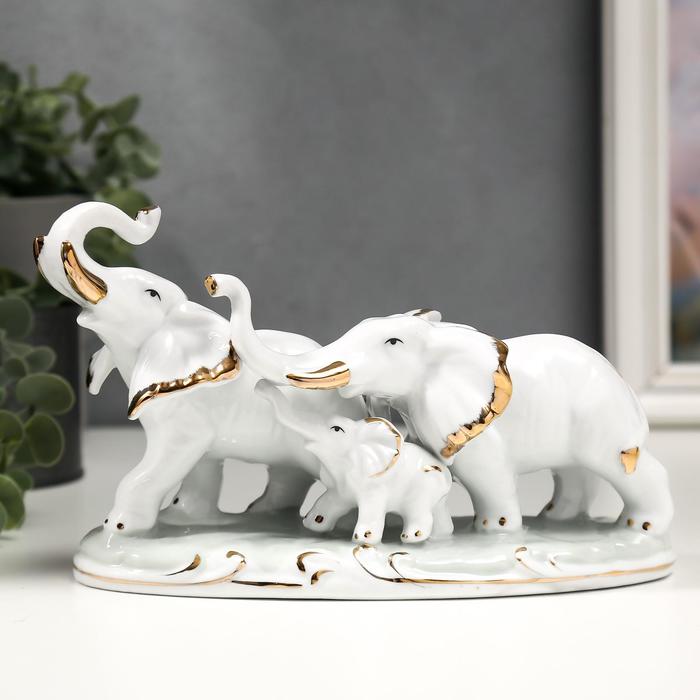 Сувенир керамика "Семейство слонов" белый с золотом 21,5 см - Фото 1