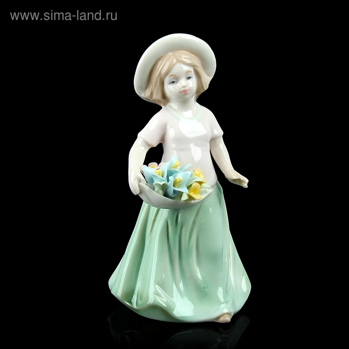 Сувенир "Девочка, собирающая цветы" 17,7x10x8,5 см - Фото 1