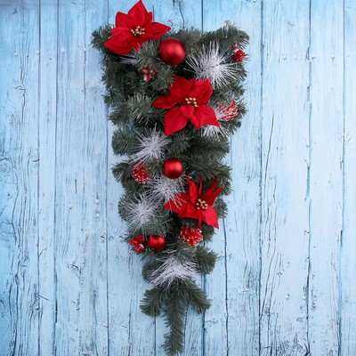 Искусственная ёлка настенная «Зимнее волшебство. С сединой, пуансетия», 57 см, ПВХ ветки отгибаются