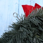 Искусственная ёлка настенная «Зимнее волшебство. С сединой, пуансетия», 57 см, ПВХ ветки отгибаются - Фото 3