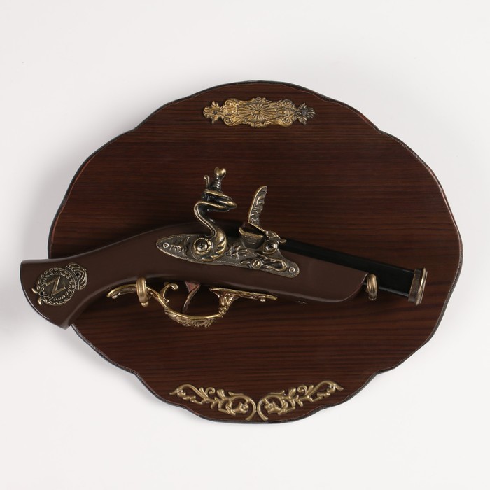 Сувенирный мушкетон на планшете, 30х15 см, с резными элементами и фигурной накладкой - Фото 1