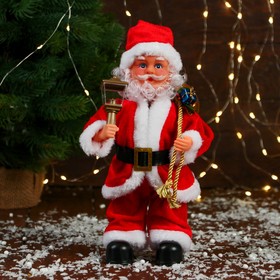 Дед Мороз 'Красная шубка, ремешок, с фонариком' с подсветкой, двигается, 27 см