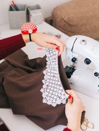 Игольница на руку «Клетка», d=6 см, красная, белая  (артикул 743970)  большой выбор товаров оптом и в розницу по низким ценам с доставкой