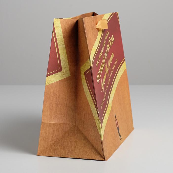 Пакет крафтовый квадратный «Первый во всём», 22 × 22 × 11 см 5288998