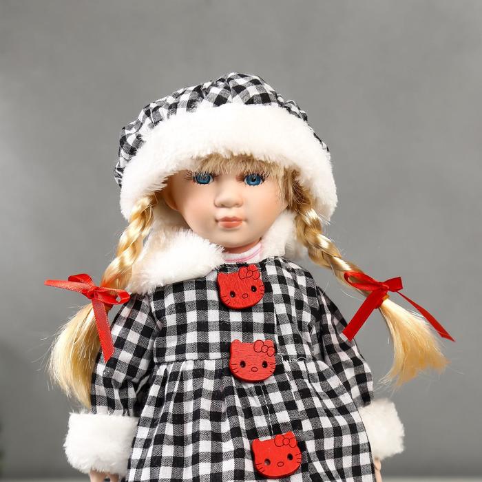 Кукла коллекционная керамика "Злата в пальто в клеточку с красными пуговицами" 30 см - фото 1895445605