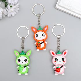 Брелок для ключей на кольце «Зайка с морковкой», резина, 5×3.5×1.7 см, МИКС  (артикул 5438297)  большой выбор товаров оптом и в розницу по низким ценам с доставкой