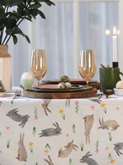Скатерть пасхальная Доляна Fluffy bunnies, 220×144 см, 100% хлопок, 164 г/м²