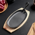 Сковорода чугунная «Овал» с держателем, 23,5×14 см, на деревянной подставке - Фото 1