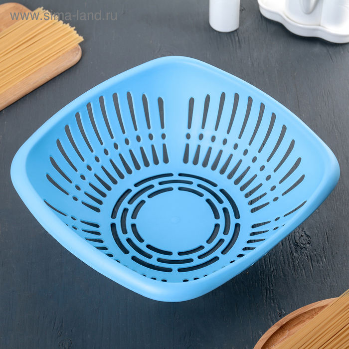 Дуршлаг кухонный «Хозяюшка», 29×29 см, цвет голубой - Фото 1