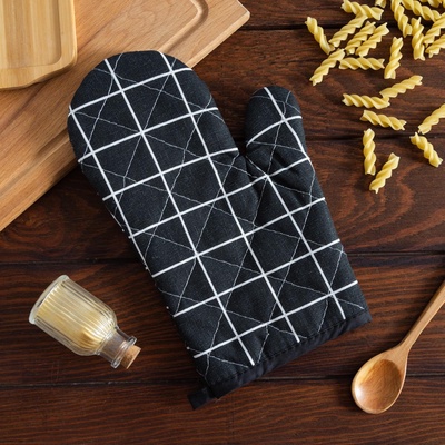 Варежка Доляна «Клетка», чёрная, 26×16 см, 100% п/э
