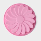 Форма для выпечки Доляна «Ромашка», силикон, 23×4,5 см, цвет розовый - Фото 4