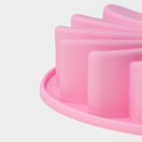 Форма силиконовая для выпечки Доляна «Ромашка», d=23 см, цвет розовый