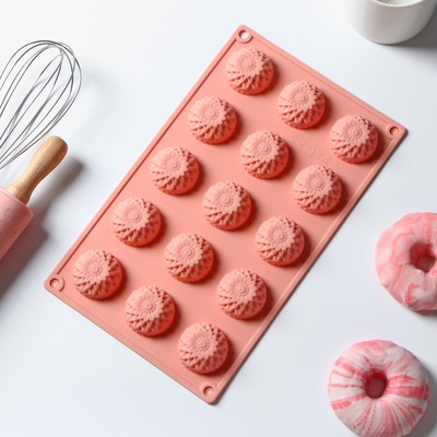 Форма для конфет и шоколада Доляна «Хризантема», силикон, 30×18×2 см, 15 ячеек, персиковая