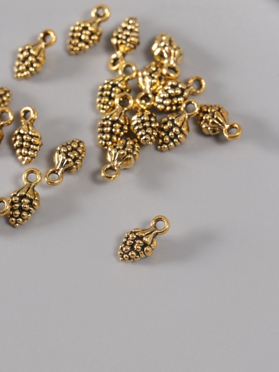 Металлический элемент, декоративная подвеска «Арт Узор. Золотая шишка», 1×0.6 см, набор 20 шт.