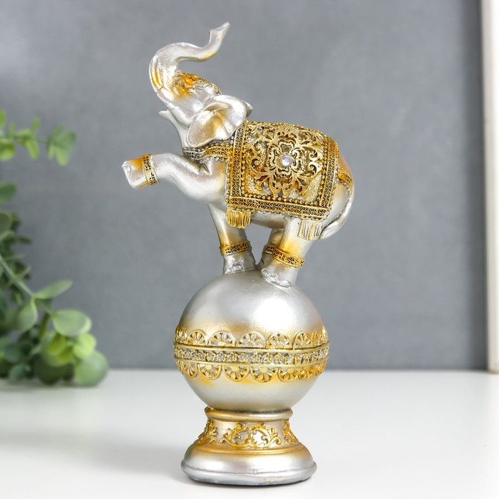 Фигурка полистоун «Слон на шаре в ажурной попоне», 19×8.5×5.5 см