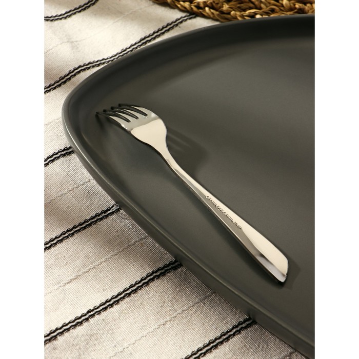 Вилка десертная из нержавеющей стали Magistro «Эми», длина 15,5 см, цвет серебряный - фото 1882175320