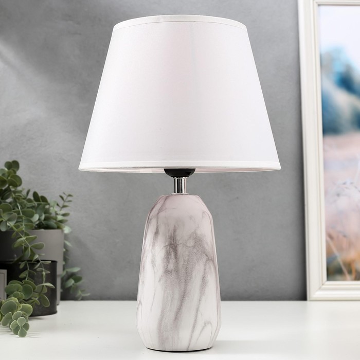 

Лампа настольная 16383/1 E27 40Вт бело-серый 23х23х39 см RISALUX