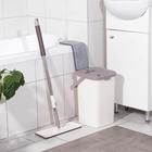 Швабра с отжимом и ведро: швабра плоская 80-132 см, ведро с отсеками для полоскания и отжима 25×25х×37 см, 2 насадки из микрофибры 32×12 см - Фото 11