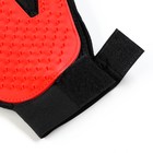 Перчатка - щетка для шерсти на правую руку с удлиненными зубчиками, красная - фото 9919839