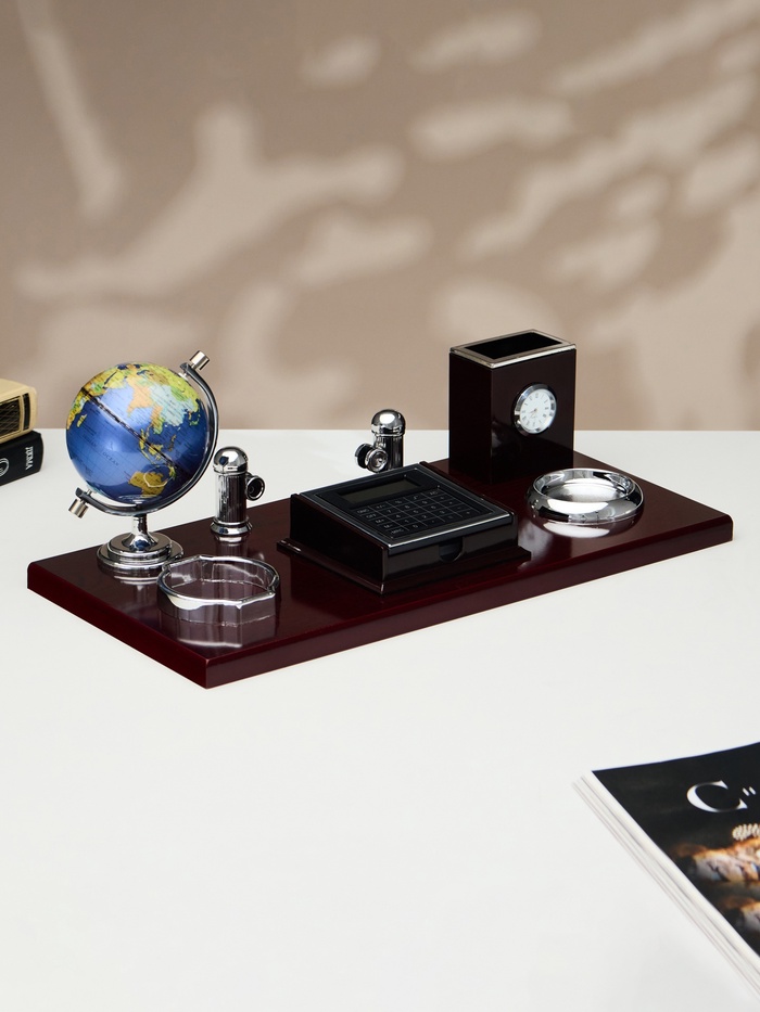 Набор настольный 7 в 1 (блок для бумаг, подставка для печати, мелочей, карандашница, часы, визитница, глобус) - Фото 1