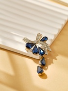 Брошь «Цветочная роса» с бантом, бело-синяя в серебре - Фото 4