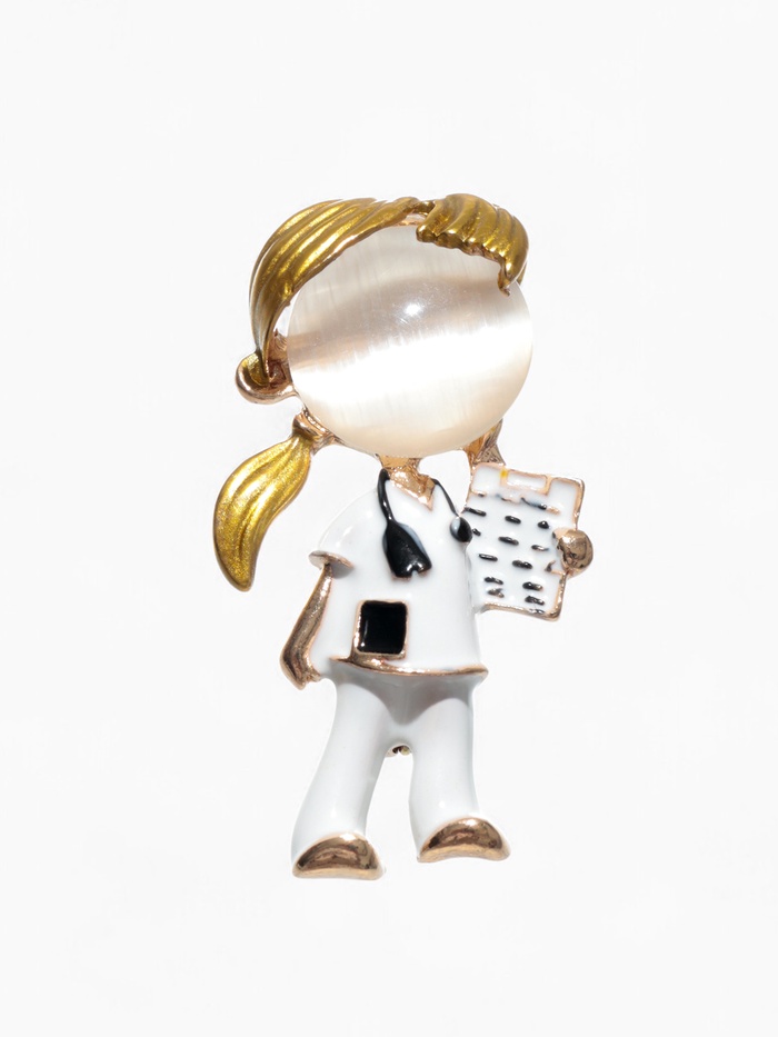 Брошь «Доктор» девочка, цветная в золоте - Фото 1