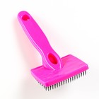 Пуходерка пластиковая мягкая с закругленными зубьями, малая, 6 х 13,5 см, розовая - фото 8902622