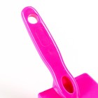 Пуходерка пластиковая мягкая с закругленными зубьями, малая, 6 х 13,5 см, розовая - фото 8902624