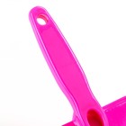 Пуходерка пластиковая мягкая с закругленными зубьями, средняя, 9 х 15,5 см, розовая - фото 6411274