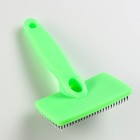 Пуходерка пластиковая мягкая с закругленными зубьями, средняя, 9 х 15,5 см, зелёная - фото 7331153