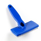 Пуходерка пластиковая мягкая с закругленными зубьями, средняя, 9 х 15,5 см, синяя - фото 6411286