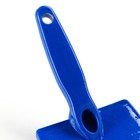 Пуходерка пластиковая мягкая с закругленными зубьями, средняя, 9 х 15,5 см, синяя - фото 6411288
