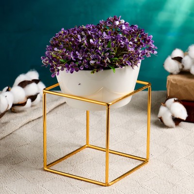 Горшок для цветов «Куб», 600 мл, d=12.5 см, h=7 см, керамика, на золотистой подставке, бежевый