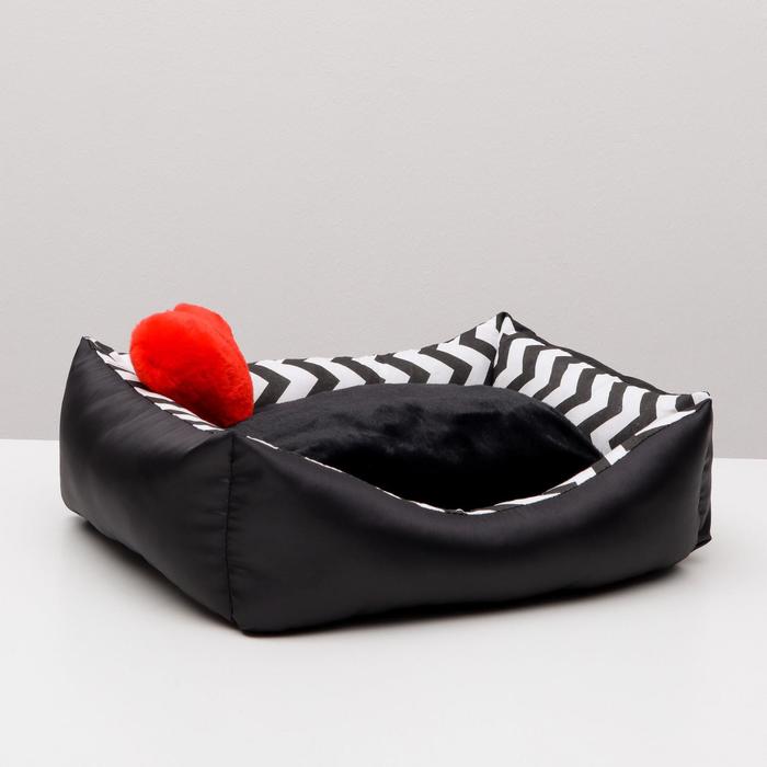 Лежанка с сердечком, 42 х 32 х 13 см, оксфорд, бязь, искусственный мех, чёрная - Фото 1