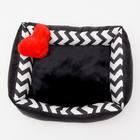 Лежанка с сердечком, 42 х 32 х 13 см, оксфорд, бязь, искусственный мех, чёрная - Фото 4