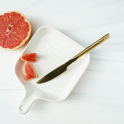 Нож столовый из нержавеющей стали Magistro Kolos, длина 22 см, цвет золотой