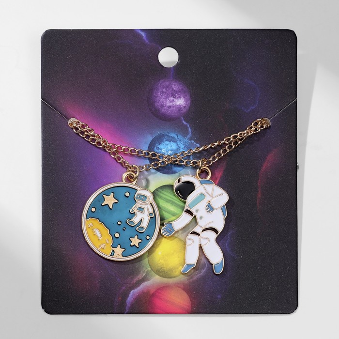 Кулоны «Неразлучники» космонавт и космос, цветные в золоте, 45 см