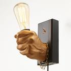 Бра "Левая рука кулак" E27 60Вт золото 18х18х10 см - фото 36417569