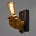 Бра "Левая рука кулак" E27 60Вт золото 18х18х10 см - фото 36417570