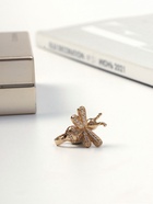 Серьга кафф «Пчела», белая в золоте - Фото 6