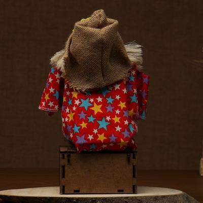 Фигурка-оберег «Домовой. Славуся в льняном колпаке, на сундуке с сердцем», средний, МИКС