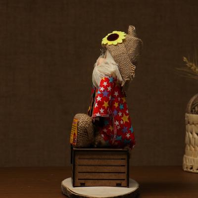 Фигурка-оберег «Домовой. Славуся в льняном колпаке, на сундуке с сердцем», средний, МИКС
