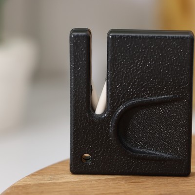 Точилка для керамических ножей Доляна, 1×5×5 см, чёрная