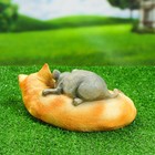 Садовая фигура "Кошка с мышкой спят" 30х18см - Фото 3