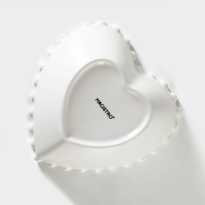 Салатник фарфоровый Magistro «Сердце», 550 мл, d=15,5 см, цвет белый - фото 1904337923