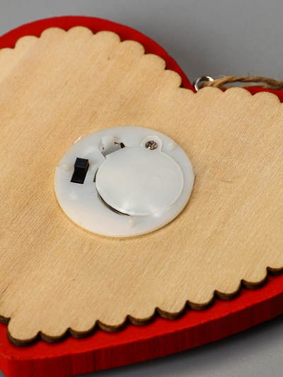 Ёлочная игрушка «Красное сердце со снеговиком», 11.5×10.5×1.5 см, от батареек, свечение тёплое белое