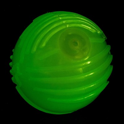 Игрушка для собак «Шар с полосками», 6.5 см, светящаяся в темноте