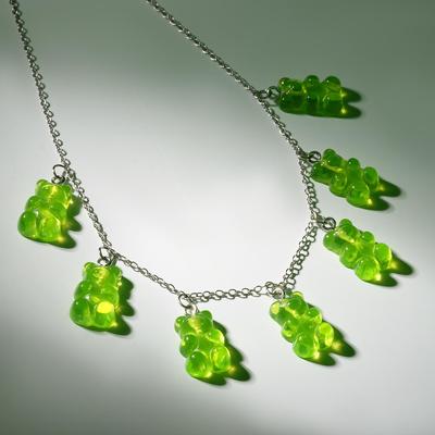 Колье «Мармеладные мишки» на тонкой цепочке, цвет зелёный в серебре, 35см